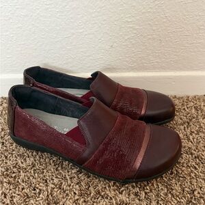 Noat Women’s Red Slip On Comfort Slip On Shoes Size EU 40 US 9 Excellent